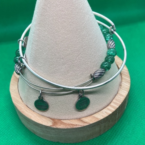 Alex and Ani Set of 2 Four Leaf Clover Charm
Bangle/Green & Silver Beaded/GC - Picture 4 of 9